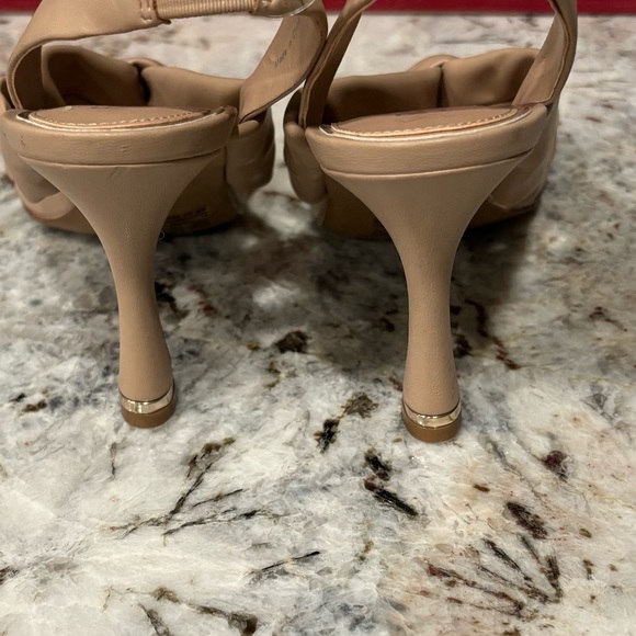 Kenneth Cole Blanche Knot Sandal 6.5 New without Tags - Picture 2 of 4